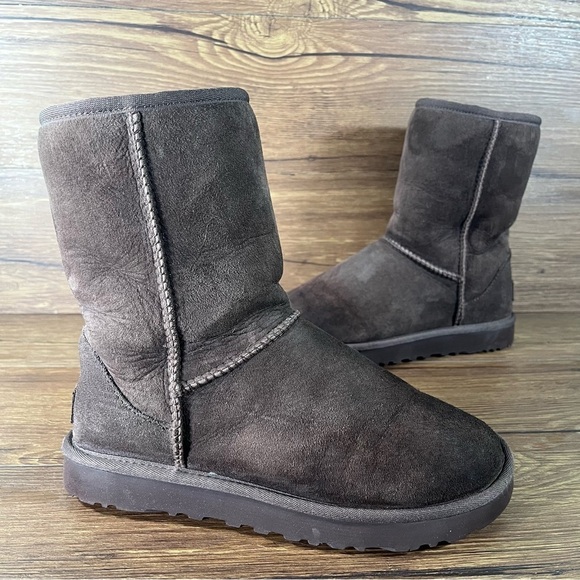 UGG Classic Short ii Brown Suede Shoes Winter Boots Women’s Size 6 - Picture 1 of 10